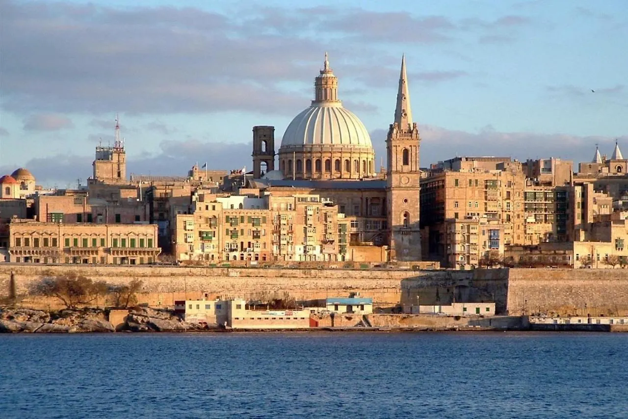 Apartment With Pool Sliema