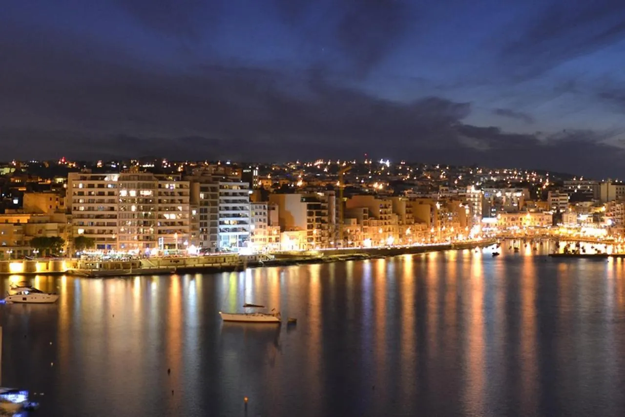 Apartment With Pool Sliema