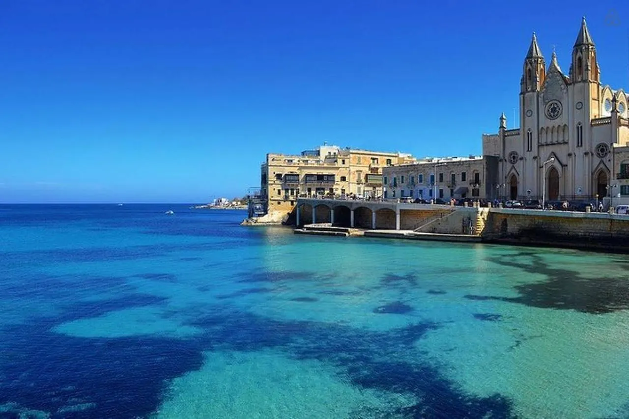 Apartment With Pool Sliema