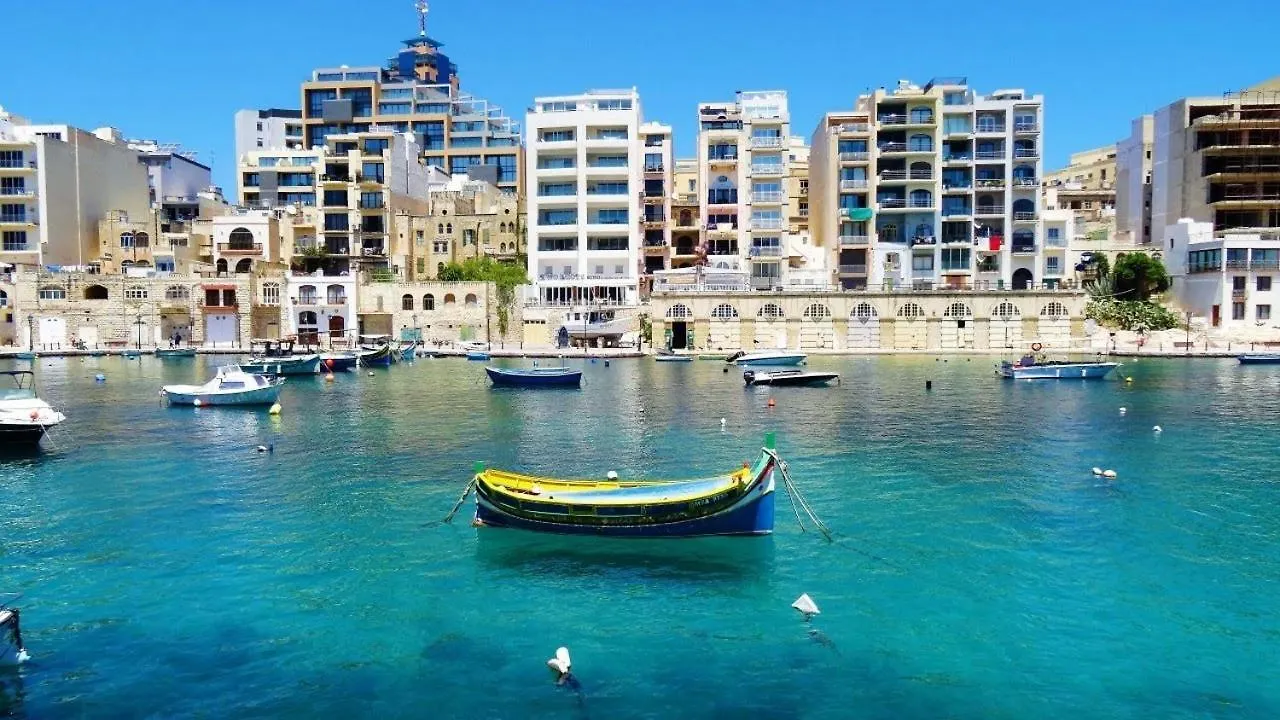 Apartment With Pool Sliema